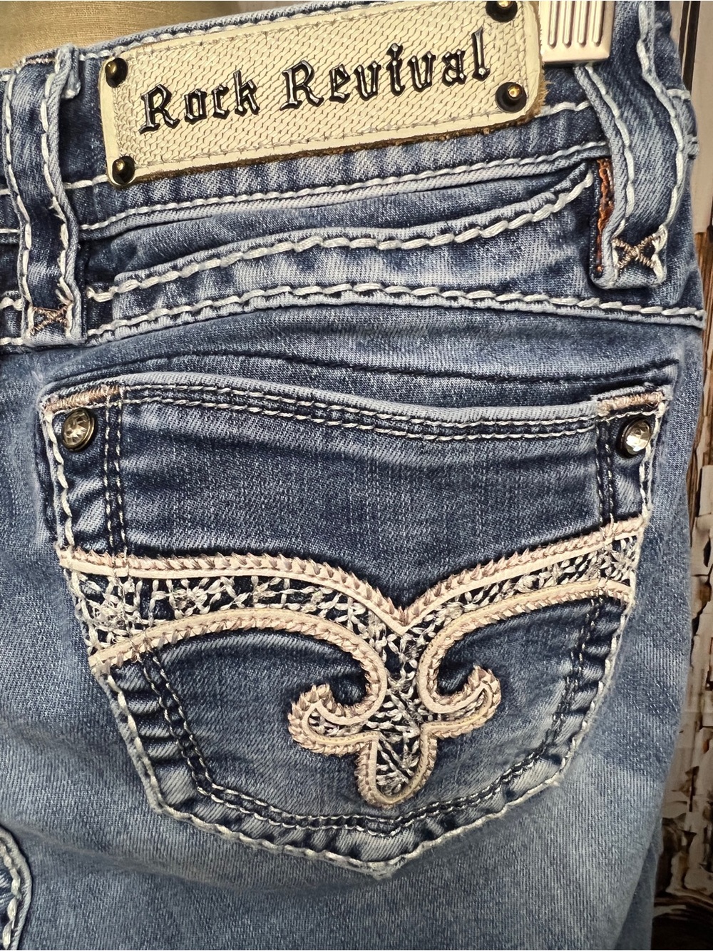 MUST HAVE ROCK REVIVAL SKINNY JEANS - Picture 9 of 13
